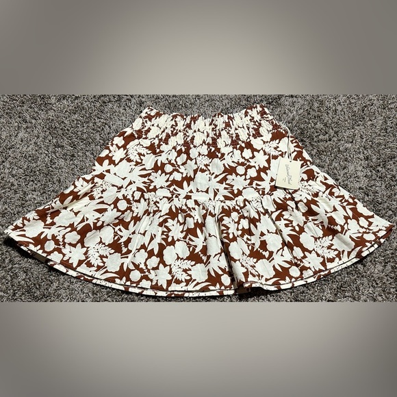 universal Thread Skirt With Pockets - Picture 2 of 5